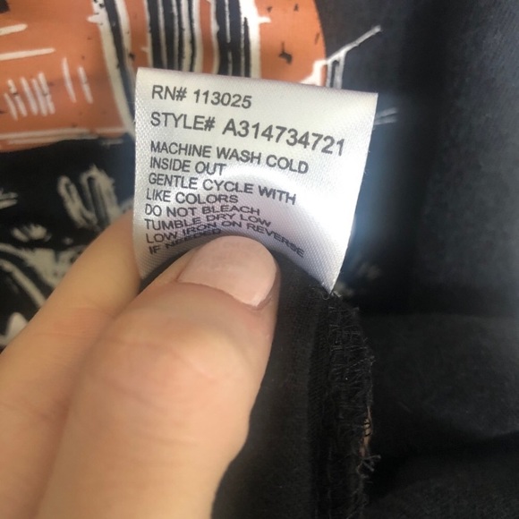 Go Your Own Way NWT Distressed Graphic Tee - Picture 4 of 5